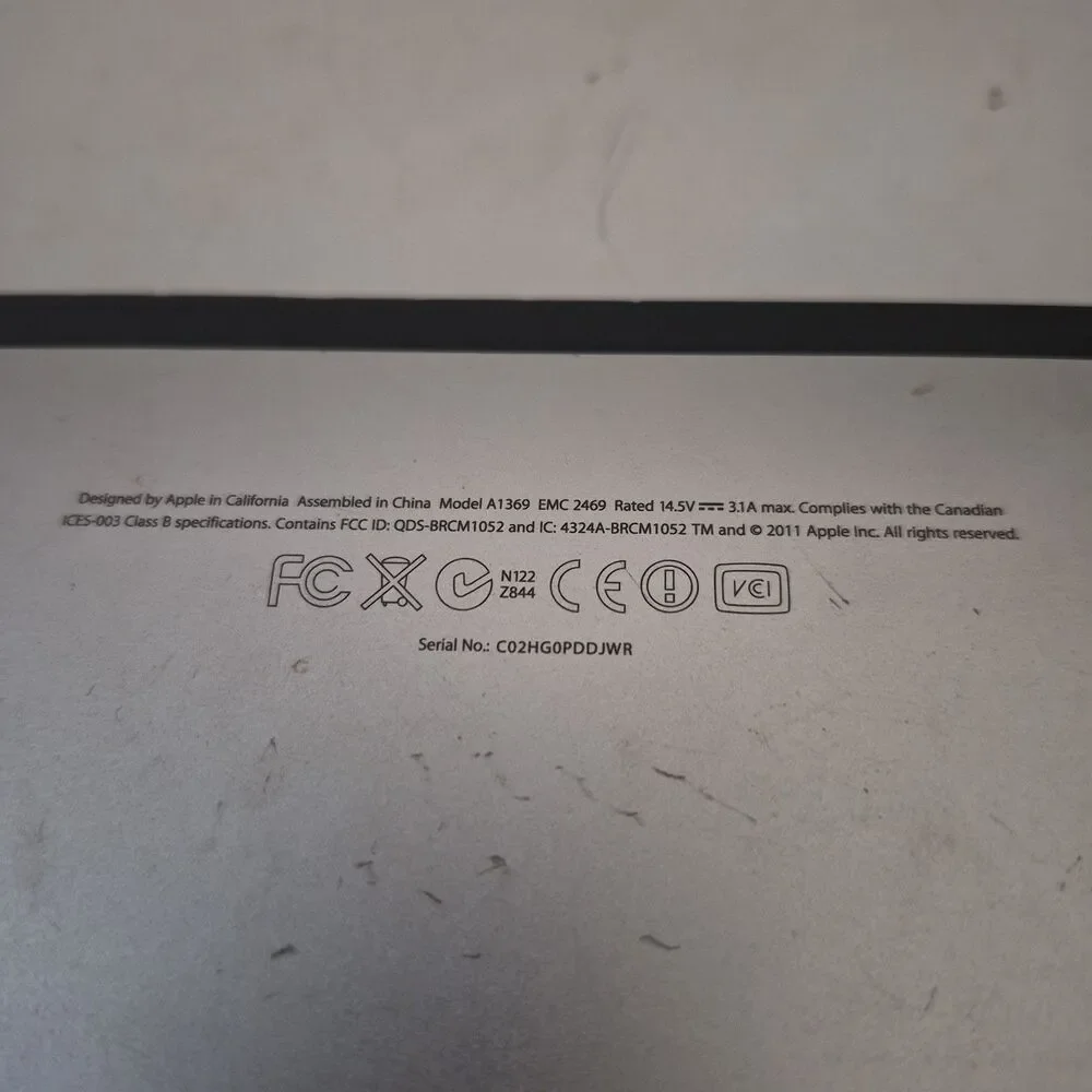 lot of 3 apple macbook air (Models: A1466, A1369, A1465)